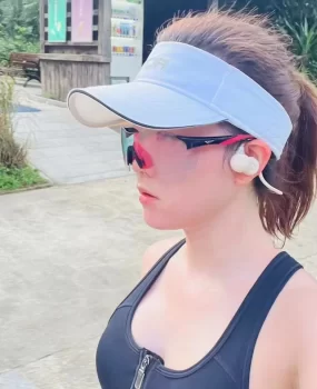 深圳快餐经常运动性价比很高的少妇