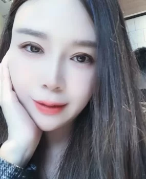 体型娇小的妹子