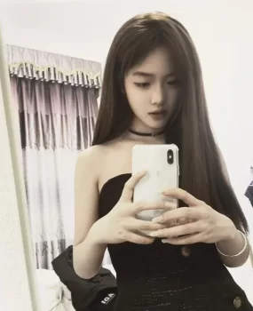 自聊自做03年清纯身材好妹子