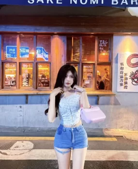 小酒馆工作的清纯脸庞青春活力翘臀小蛮腰粉嫩逼00后