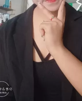 年轻漂亮的小姐姐