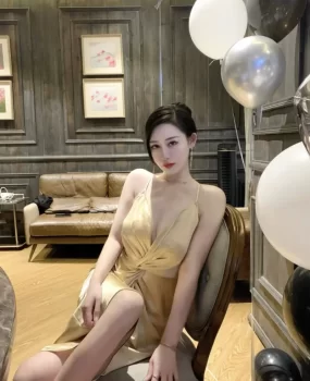 兰州气质少妇兼职，颜值高，逼紧水多